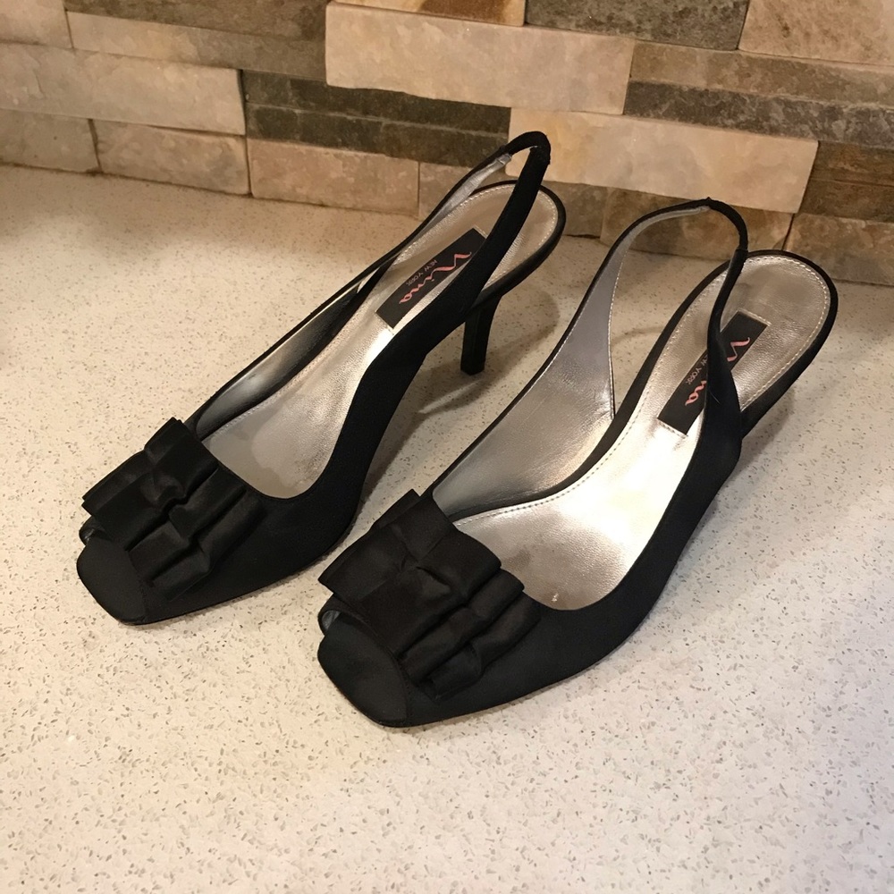 Like new black heals 8.5 Nina New York